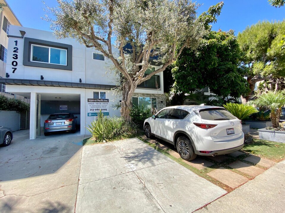 12301 Pacific Ave, Unit 07 08 in Los Angeles, CA - Building Photo