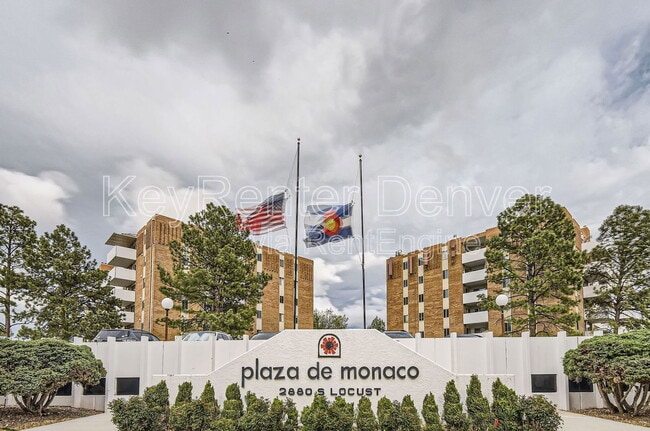 2880 S Locust St in Denver, CO - Building Photo - Building Photo