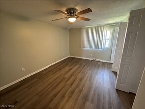 31624 N Marginal Dr in Willowick, OH - Building Photo - Building Photo