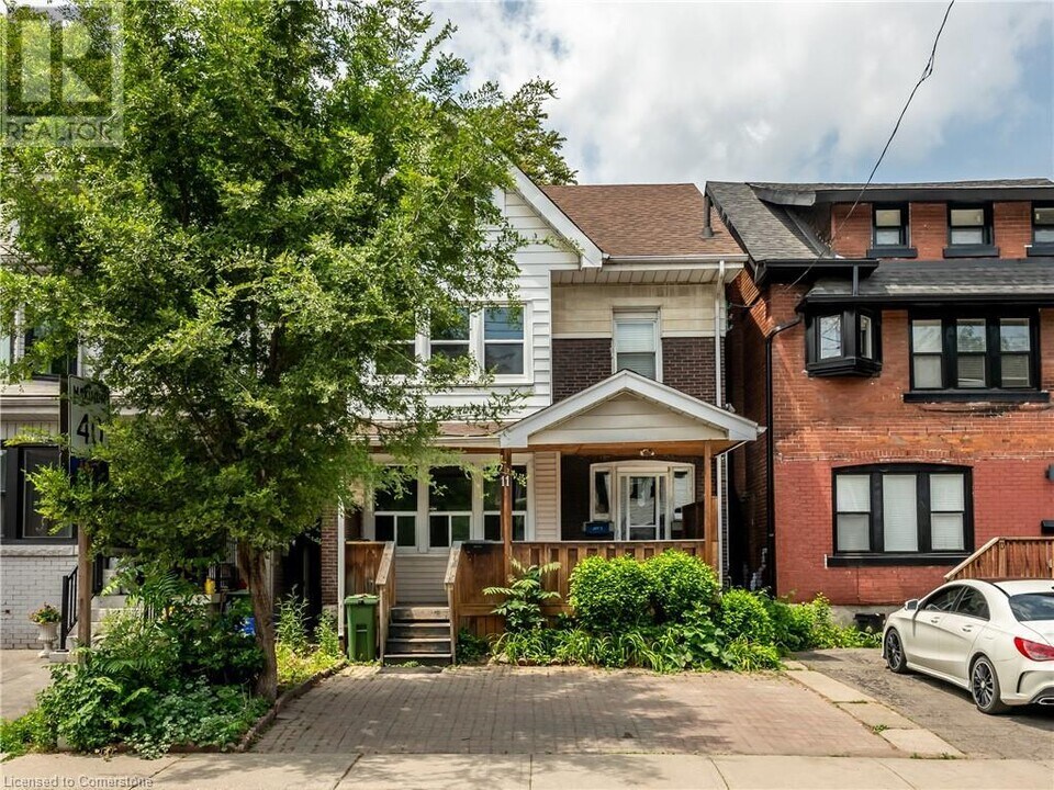 11 Gibson Ave in Hamilton, ON - Building Photo