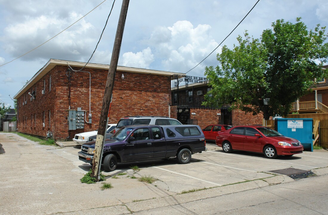 3910-3912 Hessmer Ave in Metairie, LA - Building Photo