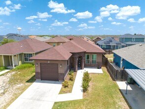 1014 Tesoro Pass in Del Rio, TX - Building Photo - Building Photo