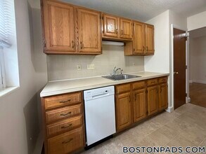 11 Brattle St in Arlington, MA - Building Photo - Building Photo