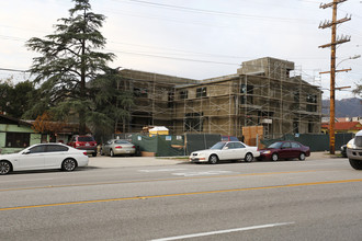 Montrose Villas in Montrose, CA - Building Photo - Building Photo