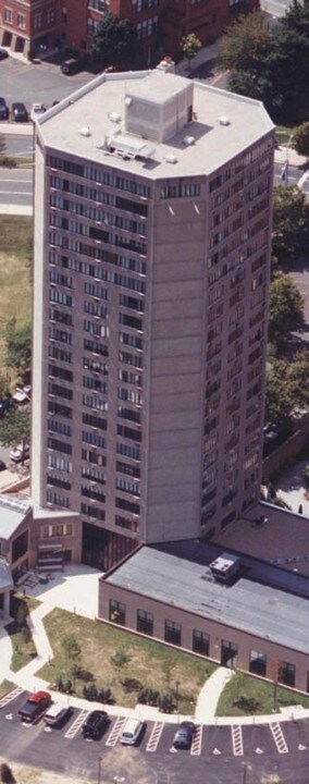 Tower One in New Haven, CT - Building Photo