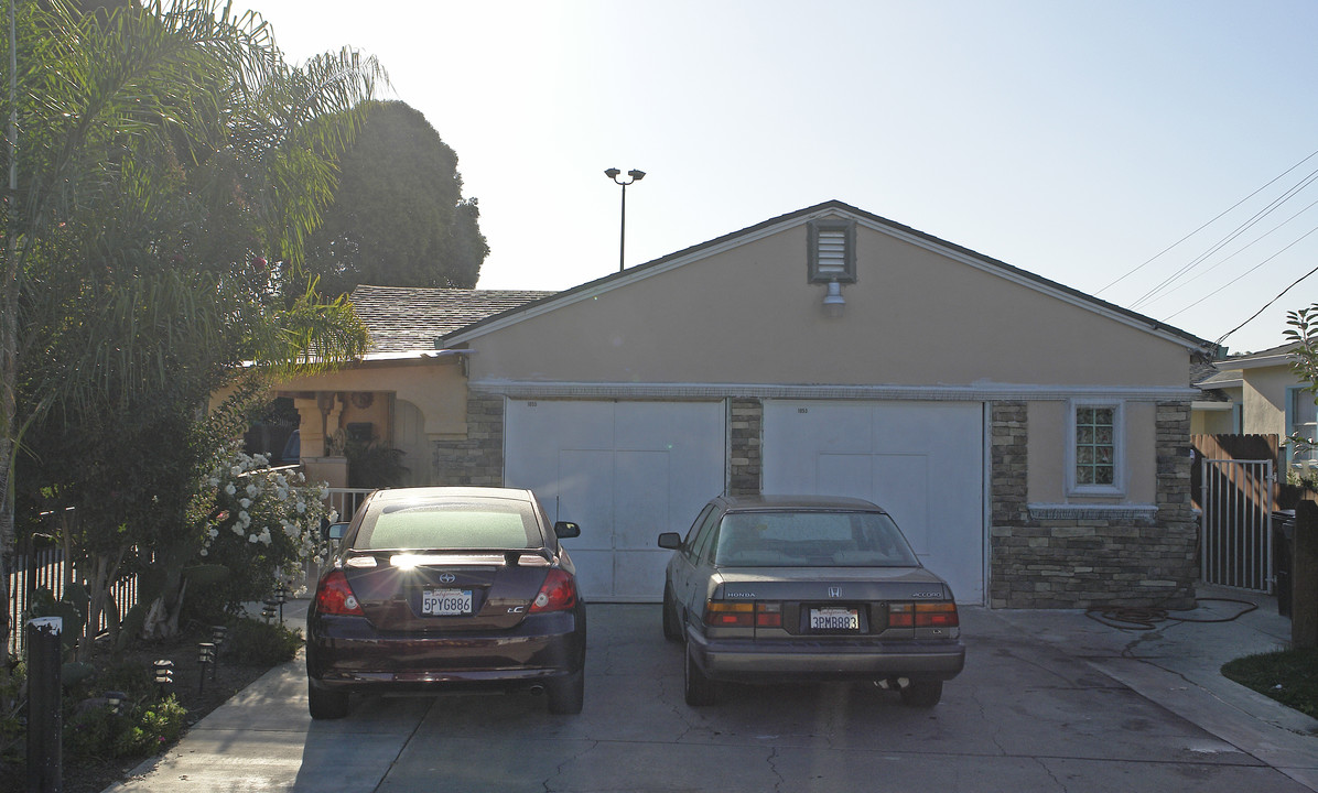 1053-1055 Gilbert St in Hayward, CA - Building Photo