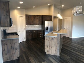 3054 NW Dogwood Ave in Redmond, OR - Building Photo - Building Photo