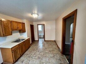 6800 Fullerton Ave in Cleveland, OH - Building Photo