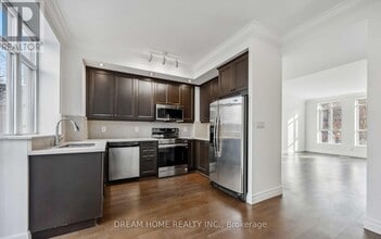 934 Mt Pleasant Rd in Toronto, ON - Building Photo - Building Photo