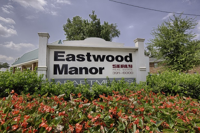 Eastwood Manor in Tuscaloosa, AL - Foto de edificio - Building Photo