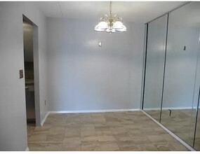 5 Broadlawn Park, Unit 410 in Chestnut Hill, MA - Building Photo - Building Photo