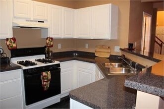 5450 Hampton Ct in Atlanta, GA - Building Photo - Building Photo