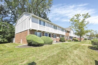 Carnaby Village Townhomes in Columbus, OH - Foto de edificio - Building Photo