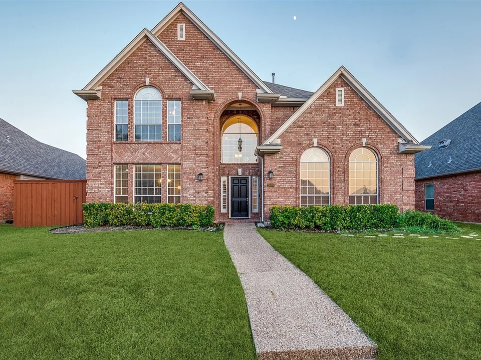 2608 Beechcraft St in Plano, TX - Foto de edificio