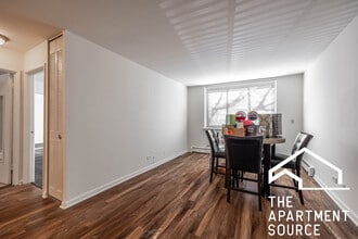 540 W Roscoe St in Chicago, IL - Building Photo - Building Photo