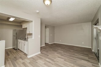 14206 Village Terrace Dr in Tampa, FL - Building Photo - Building Photo