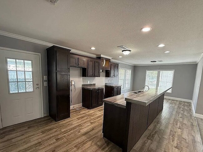 property at 1117 Sophia Blvd