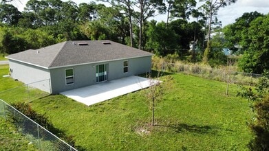 361 NW Friar St in Port St. Lucie, FL - Building Photo - Building Photo