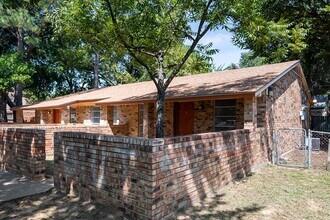 1803 Harry Ct in Arlington, TX - Building Photo - Building Photo