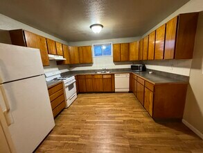 16943 Hanson Dr, Unit D in Eagle River, AK - Building Photo - Building Photo