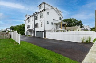 124 Fox St in Fairfield, CT - Building Photo