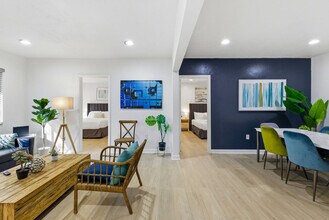 6715 NE Miami Pl in Miami, FL - Building Photo - Building Photo