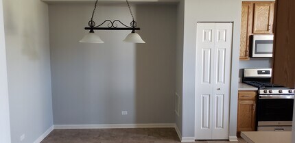 3212 Harvard Ln in Lake In The Hills, IL - Building Photo - Building Photo