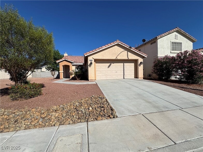 5934 Gingham St, Unit B in North Las Vegas, NV - Building Photo