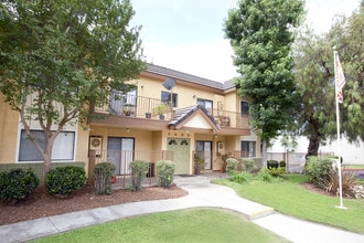 Monrovia Villas in Monrovia, CA - Foto de edificio - Building Photo