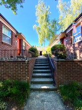 2063 NW Irving St in Portland, OR - Building Photo - Building Photo