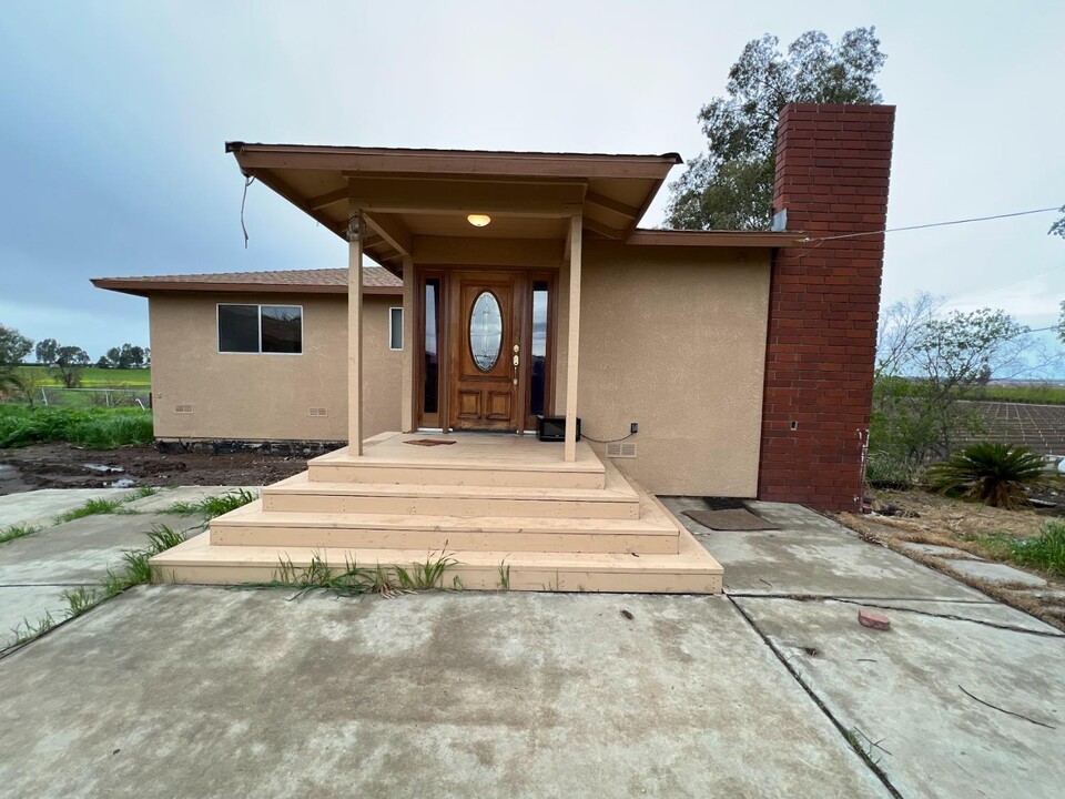 3377 S Haney Ave in Reedley, CA - Building Photo