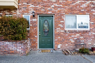 Country Club Estates in Gresham, OR - Building Photo - Building Photo