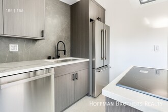 1249 1/4 N Beachwood Dr in Los Angeles, CA - Foto de edificio - Building Photo