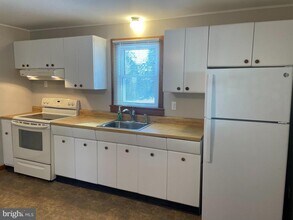 5017 Mauretania Ave in Harrisburg, PA - Building Photo - Building Photo