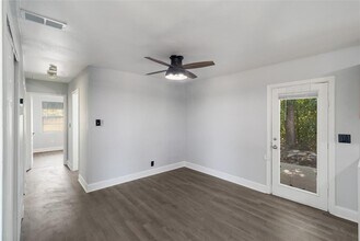 5846 Castle Lk Dr in San Antonio, TX - Building Photo - Building Photo