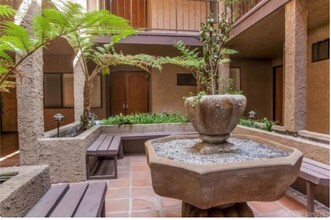 14572 Dickens St, Unit 304 in Sherman Oaks, CA - Building Photo - Building Photo