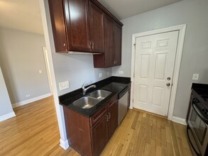 4552 W George St, Unit 3 in Chicago, IL - Building Photo - Building Photo