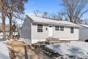 409 Caithness Rd in St. Louis, MO - Building Photo