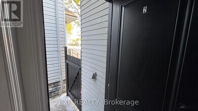 425-425 Cannon St E in Hamilton, ON - Building Photo - Building Photo