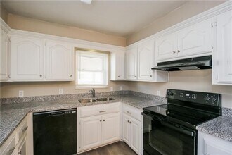 1813 Ronald St in Yukon, OK - Building Photo - Building Photo