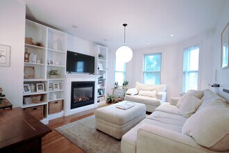 257 E St, Unit 1 in Boston, MA - Building Photo - Building Photo