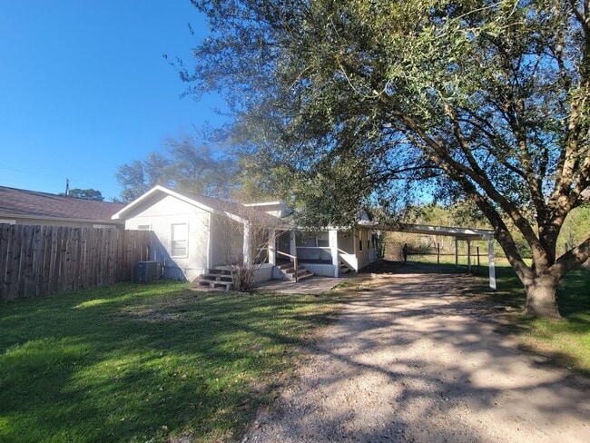 707 Johnson Ln in Prairie View, TX - Foto de edificio - Building Photo