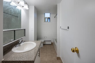 2550 Kingston in Toronto, ON - Building Photo - Interior Photo