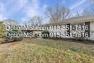 8313 Santa Fe Ln in Overland Park, KS - Building Photo - Building Photo