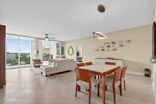 550 Okeechobee Blvd in West Palm Beach, FL - Building Photo
