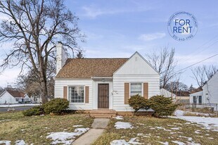 1401 N Ballenger Hwy in Flint, MI - Building Photo