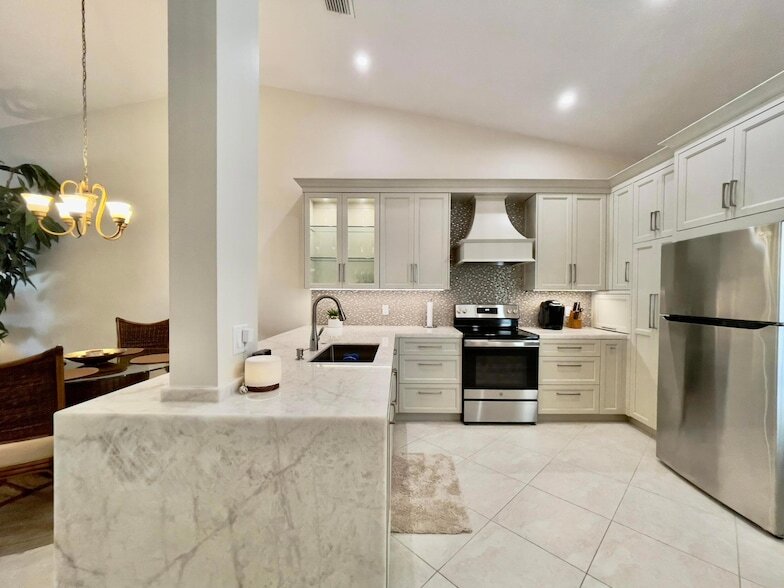 202 Cypress Point Dr, Unit 202 in Palm Beach Gardens, FL - Building Photo