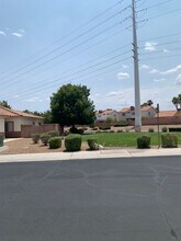 1490 Orange Jubilee Rd in Henderson, NV - Foto de edificio - Building Photo