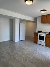 443 Jefferson Ave, Unit #3 - 1 bed 1 bath in Elgin, IL - Foto de edificio - Building Photo
