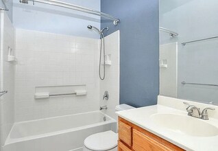 63 Guise Way in Brentwood, CA - Foto de edificio - Building Photo